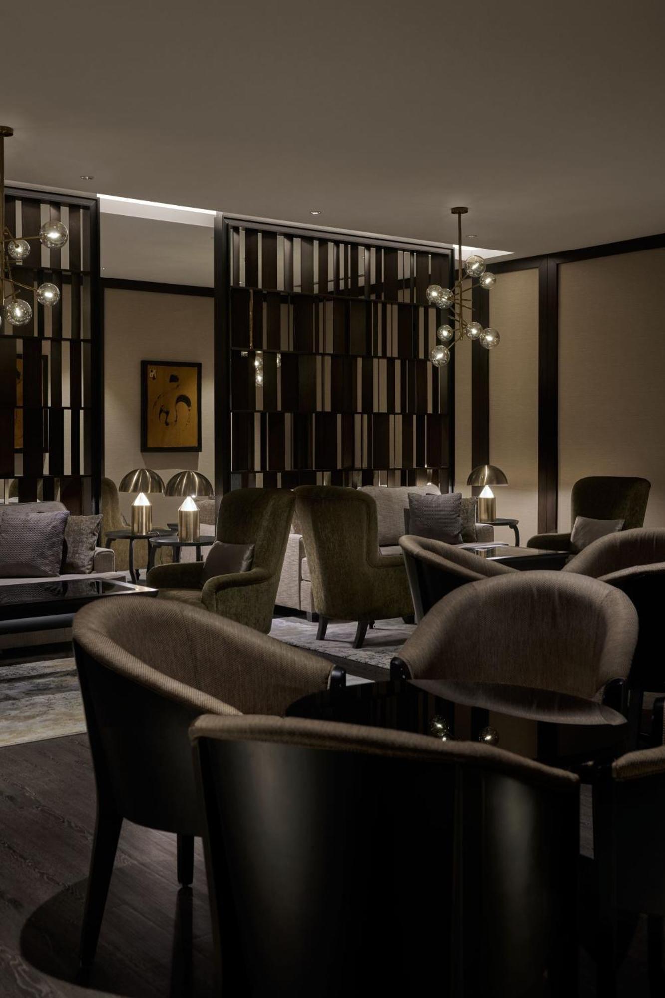 Jw Marriott Kuala Lumpur Hotel Exterior photo The photo depicts a stylish and elegant interior space, likely a lounge or waiting area. It features plush seating arrangements with comfortable chairs and sofas in muted colors. The design showcases a combination of modern and sophisticated elements